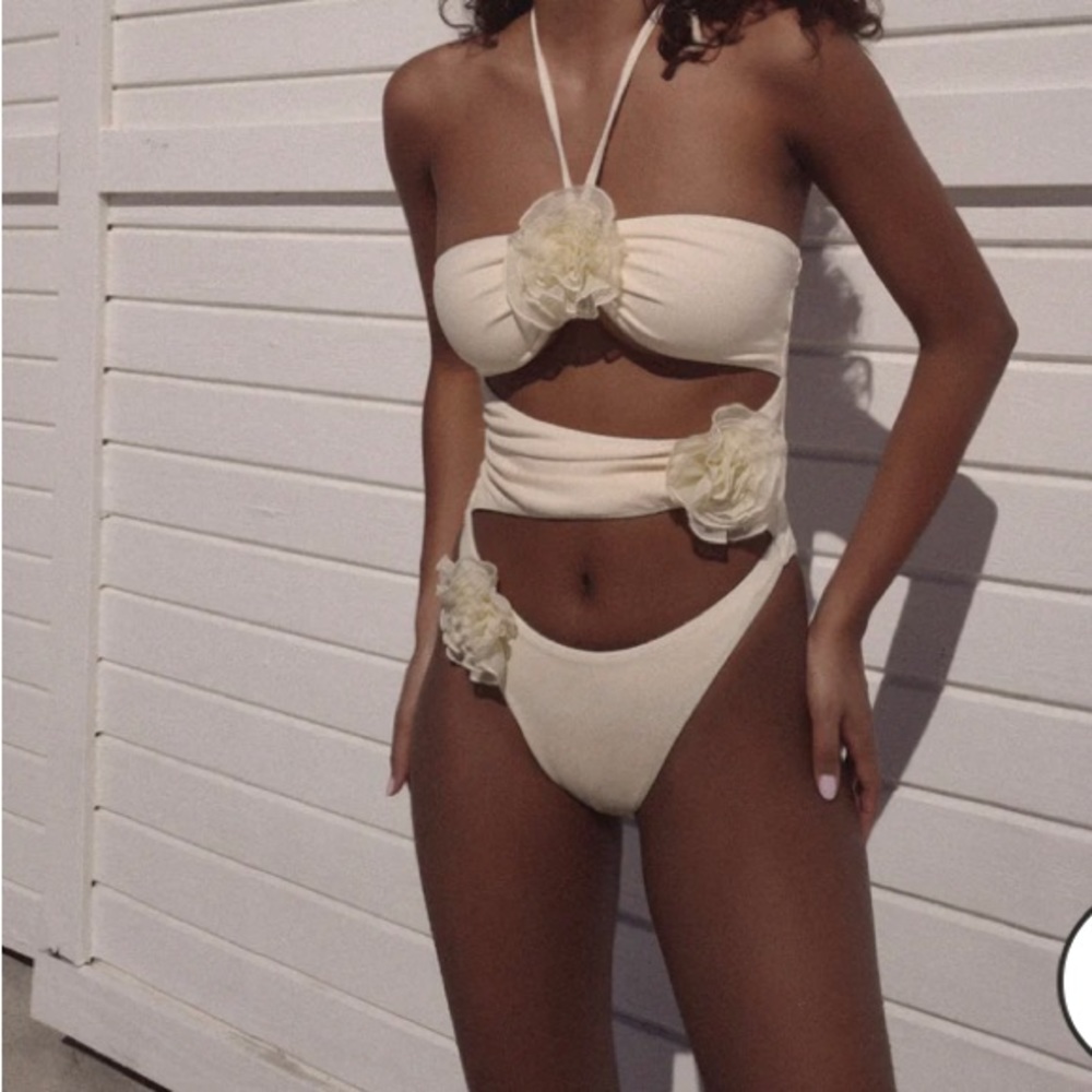 SAME Los Angeles Rose Cut Out One Piece